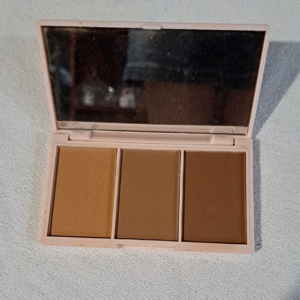 Natural Glow Contour Palette - Tan and Brown Shades